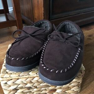 Dearfoams brown house shoes in size L 11-12